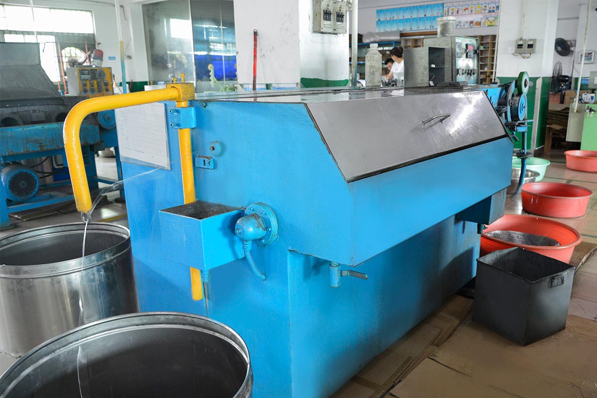 拉絲機(jī).jpg 拉絲機(jī).jpg